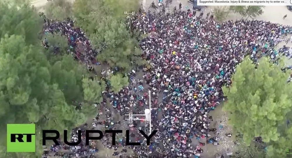 MAKEDONIJA: Oko hiljadu migranata probilo kordon policije MAKEDONIJA: Oko hiljadu migranata probilo kordon policije