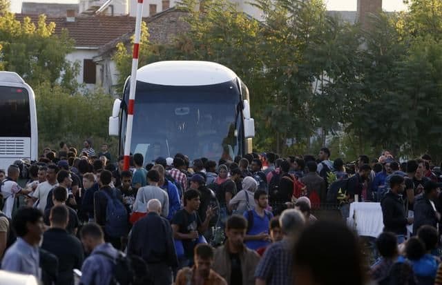 Makedonija pustila izbjeglice da prođu granicu Makedonija pustila izbjeglice da prođu granicu