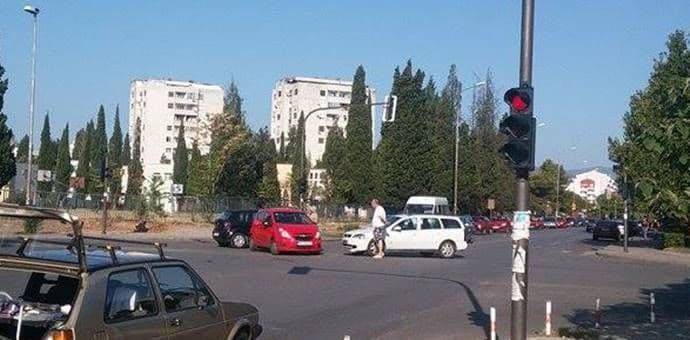 Sudar na Zabjelu kod OŠ "Vuk Karadžić" Sudar na Zabjelu kod OŠ "Vuk Karadžić"