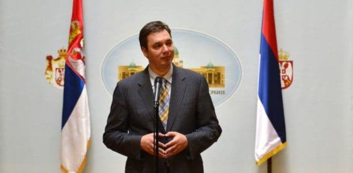 Vučića u Srebrenici čuvala samo dva policajca Vučića u Srebrenici čuvala samo dva policajca