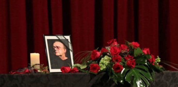 Komemoracija povodom smrti Arsena Dedića: „Tvoje tijelo, moja kuća“ Komemoracija povodom smrti Arsena Dedića: „Tvoje tijelo, moja kuća“