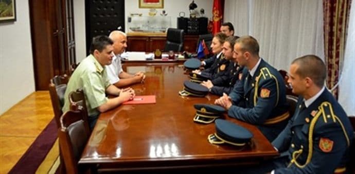 Samardžić sa novim oficirima koji su završili školovanje u Grčkoj i Makedoniji Samardžić sa novim oficirima koji su završili školovanje u Grčkoj i Makedoniji