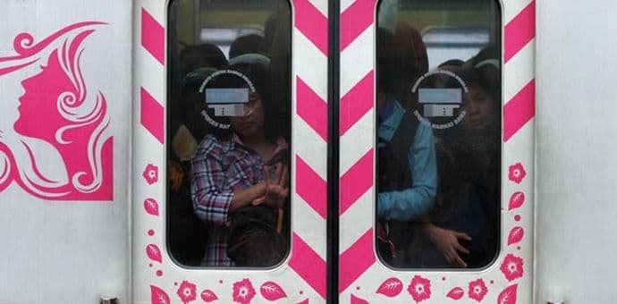 Velika Britanija razdvaja žena i muškarace u javnom prevozu? Velika Britanija razdvaja žena i muškarace u javnom prevozu?