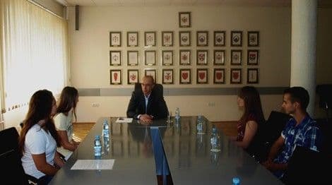 Volkov primio kadete koji će se školovati u Grčkoj i Makedoniji Volkov primio kadete koji će se školovati u Grčkoj i Makedoniji