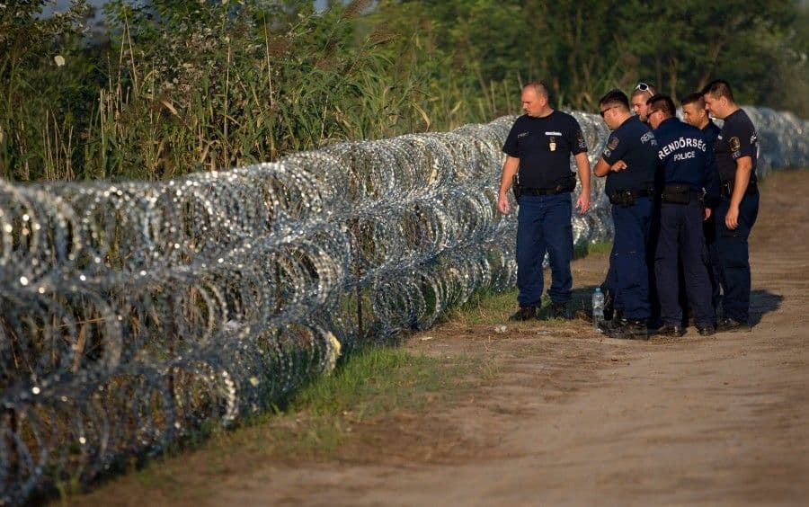 Mađari završili izgradnju bodljikave žice Mađari završili izgradnju bodljikave žice