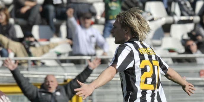 Miloš Krasić potpisuje za Partizan Miloš Krasić potpisuje za Partizan