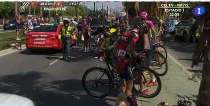 Biciklista u vještačkoj komi poslije pada na Vuelti Biciklista u vještačkoj komi poslije pada na Vuelti