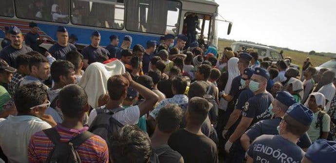 Mađarska: Zakrčen auto-put prema Austriji, kolona 20km Mađarska: Zakrčen auto-put prema Austriji, kolona 20km