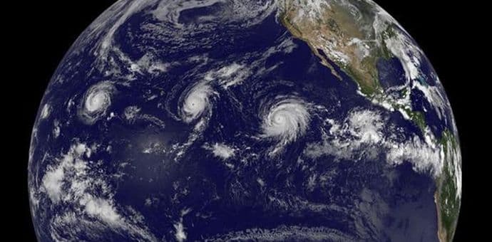 VIDEO: Pogledajte kako su prvi put u istoriji istovremeno nastala tri jaka uragana VIDEO: Pogledajte kako su prvi put u istoriji istovremeno nastala tri jaka uragana