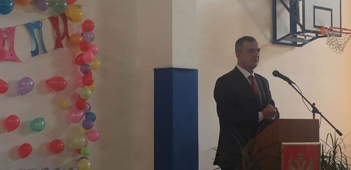 Budva: Uručene knjige prvacima iz škole “Stefan Mitrov Ljubiša” i “Druge osnovne škole” Budva: Uručene knjige prvacima iz škole “Stefan Mitrov Ljubiša” i “Druge osnovne škole”