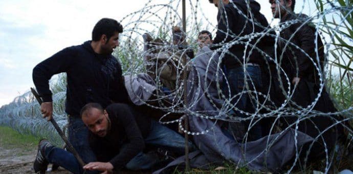 Ograda na mađarsko-srpskoj granici ne sprječava migrante Ograda na mađarsko-srpskoj granici ne sprječava migrante