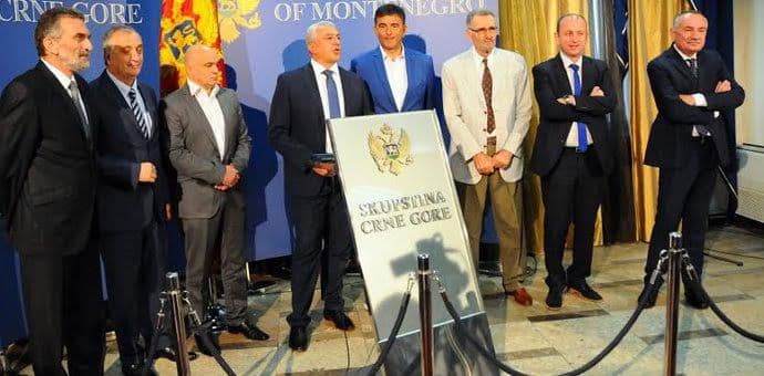 DF i otpis dugova: Politički romantizam i ekonomska demagogija gdje bi ceh platili građani DF i otpis dugova: Politički romantizam i ekonomska demagogija gdje bi ceh platili građani