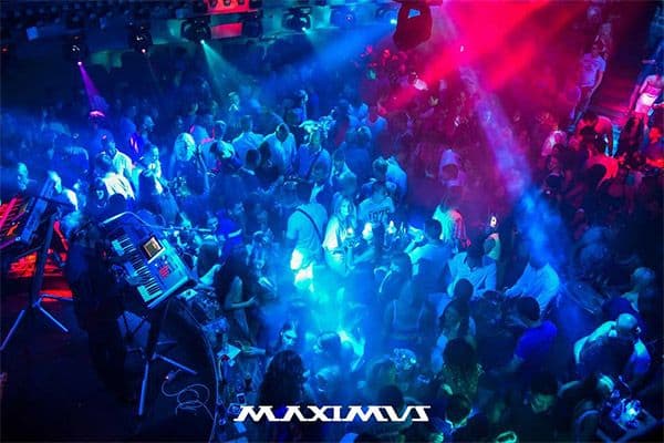 Maskirane osobe zapalile dio diskoteke Maksimus Maskirane osobe zapalile dio diskoteke Maksimus