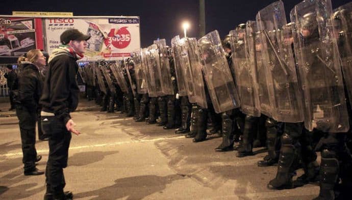 Haos u Budimpešti: Sukob huligana i policije Haos u Budimpešti: Sukob huligana i policije