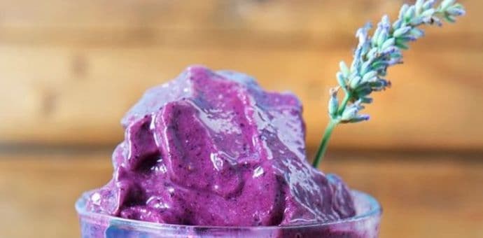 Veseli smoothie od šljiva s lavandom Veseli smoothie od šljiva s lavandom