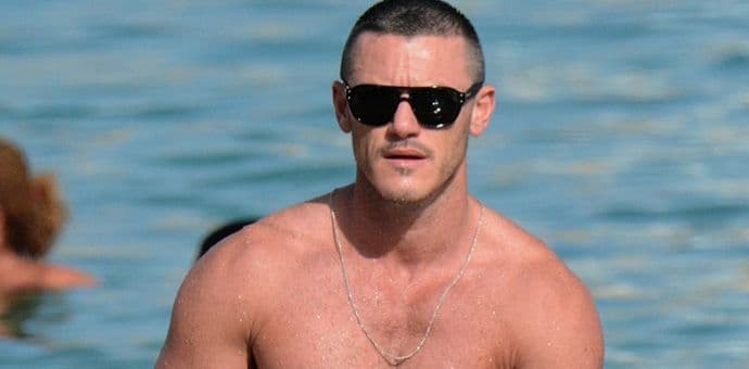 O ovom zgodnom glumcu maštaju žene širom svijeta, ali on je zauzet i ima momka O ovom zgodnom glumcu maštaju žene širom svijeta, ali on je zauzet i ima momka