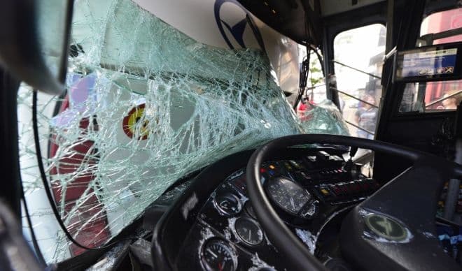 U sudaru autobusa i automobila poginula jedna osoba U sudaru autobusa i automobila poginula jedna osoba