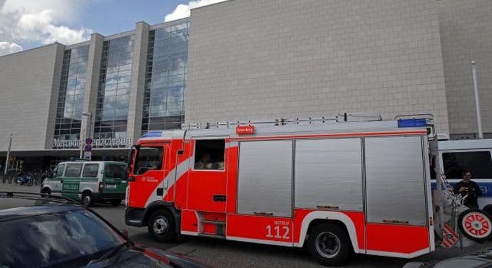 Arena u Berlinu evakuisana, kuvar zaboravio pile u rerni Arena u Berlinu evakuisana, kuvar zaboravio pile u rerni