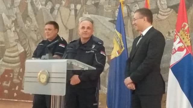 Nagrada policajcu koji grli sirijskog dječaka Nagrada policajcu koji grli sirijskog dječaka