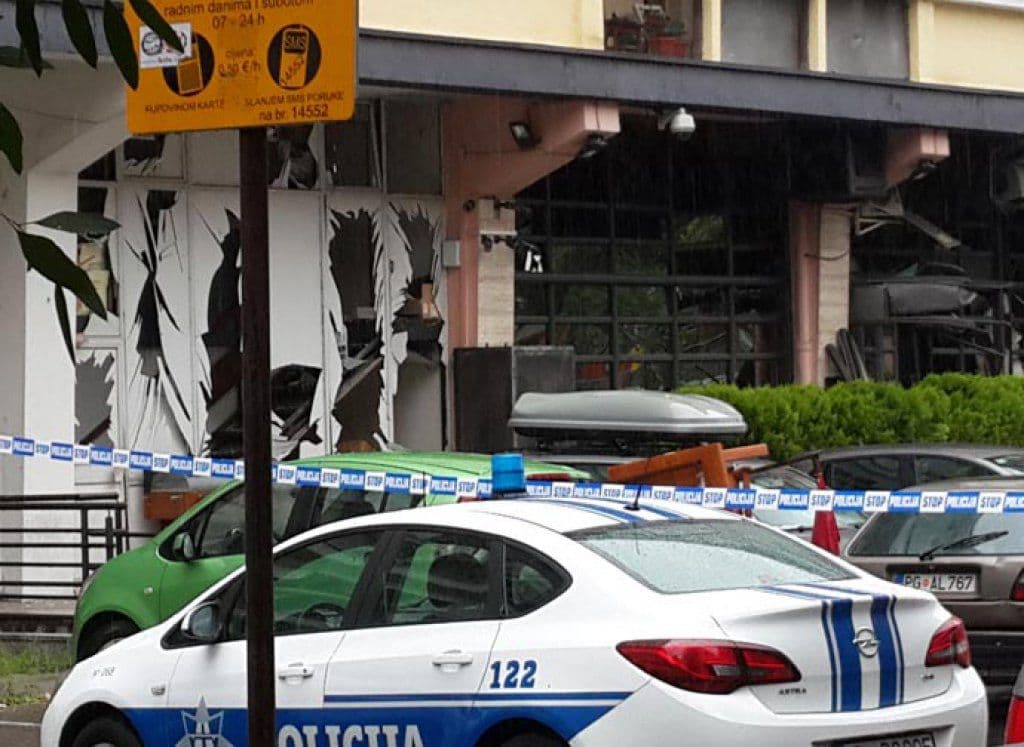 Kamera snimila napadača na kafe „Grand“ Kamera snimila napadača na kafe „Grand“