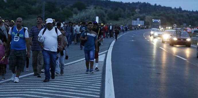 Austrija: Zbog izbjegličke kolone zatvoren auto-put Austrija: Zbog izbjegličke kolone zatvoren auto-put