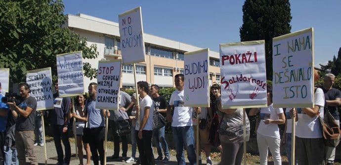 Protest u Podgorici zbog izbjegličke krize: Zajednički pomoći izbjeglicama Protest u Podgorici zbog izbjegličke krize: Zajednički pomoći izbjeglicama