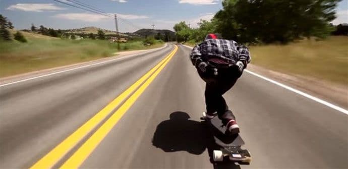 Na skejtu jurio 112 kilometara na sat (VIDEO) Na skejtu jurio 112 kilometara na sat (VIDEO)