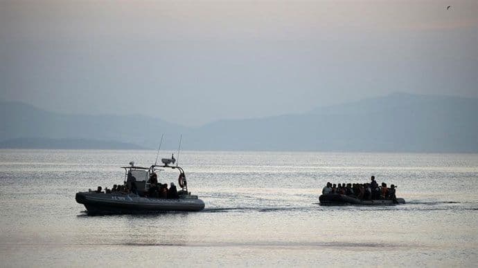 EU odobrila vojne akcije protiv krijumčara ljudi na Mediteranu EU odobrila vojne akcije protiv krijumčara ljudi na Mediteranu