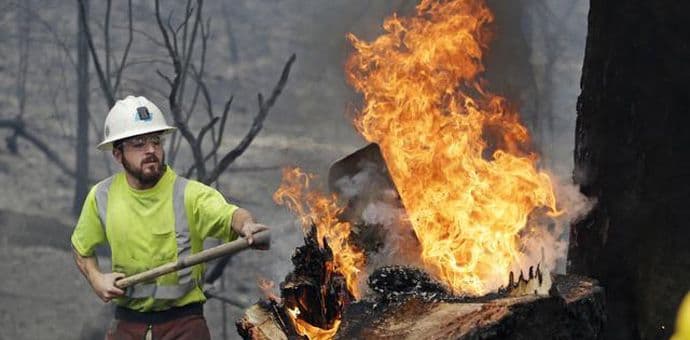 Raseljeno 23.000 ljudi zbog požara u Kaliforniji Raseljeno 23.000 ljudi zbog požara u Kaliforniji