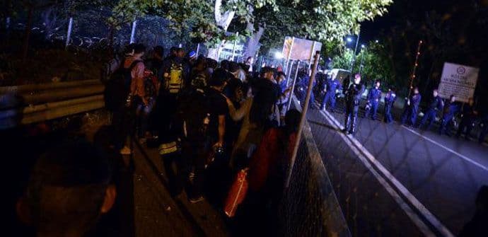 Zatvoren prelaz Horgoš 2, izbjeglice provele noć na granici Zatvoren prelaz Horgoš 2, izbjeglice provele noć na granici