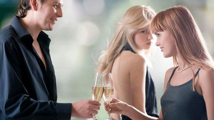 Moguće je voljeti dvije osobe u isto vrijeme? Moguće je voljeti dvije osobe u isto vrijeme?