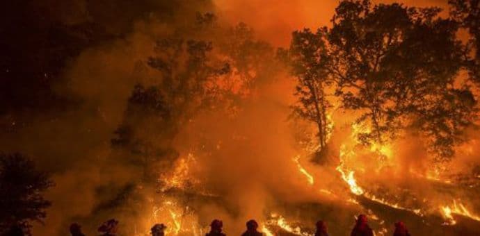 U požarima u Kaliforniji poginulo pet ljudi U požarima u Kaliforniji poginulo pet ljudi