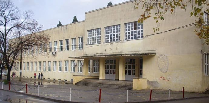 Zbog vrućine u osam podgoričkih škola biće skraćeni časovi Zbog vrućine u osam podgoričkih škola biće skraćeni časovi