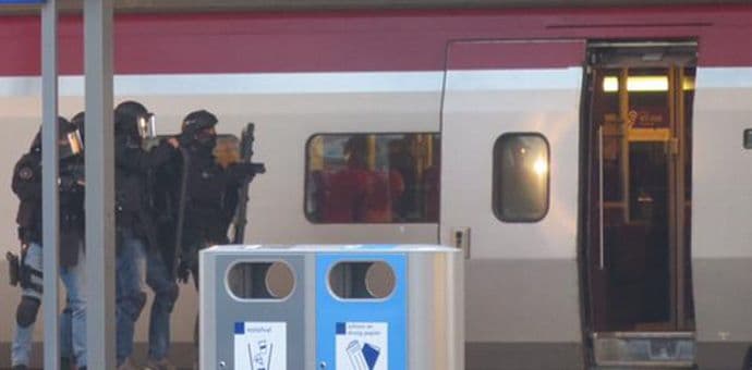 Roterdam: Naoružan muškarac se zabarikadirao u vozu Roterdam: Naoružan muškarac se zabarikadirao u vozu