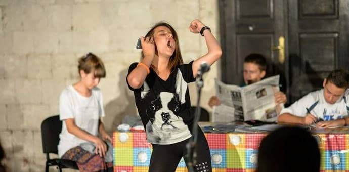 Školica glume "Arlekin" poklonila predstavu štićenicima Doma "Mladost" Školica glume "Arlekin" poklonila predstavu štićenicima Doma "Mladost"