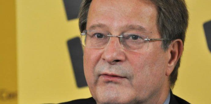 Zapad EU krije se iza bruke svog istoka Zapad EU krije se iza bruke svog istoka