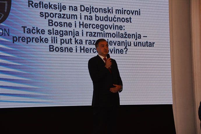 VUJANOVIĆ: Doživljavamo BiH kao državu sa punim suverenitetom VUJANOVIĆ: Doživljavamo BiH kao državu sa punim suverenitetom