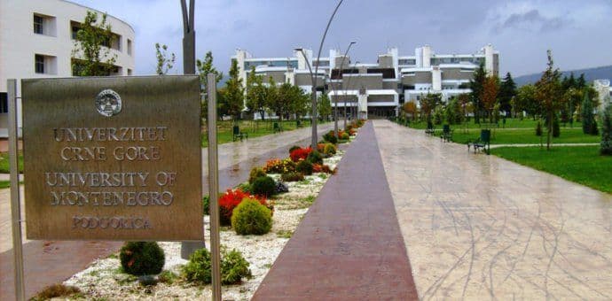 Sporazum o saradnji Fakulteta za sport i fizičko vaspitanje sa kolegama iz Mostara Sporazum o saradnji Fakulteta za sport i fizičko vaspitanje sa kolegama iz Mostara