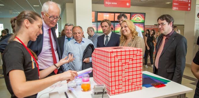 Lazović otvorio Fabriku znanja, događaj posvećen informacionim tehnologijama Lazović otvorio Fabriku znanja, događaj posvećen informacionim tehnologijama