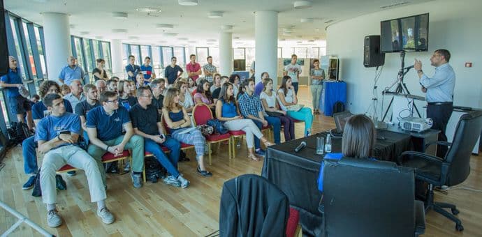 Naučnici iz CERN-a svojim predavanjima oduševili publiku Naučnici iz CERN-a svojim predavanjima oduševili publiku