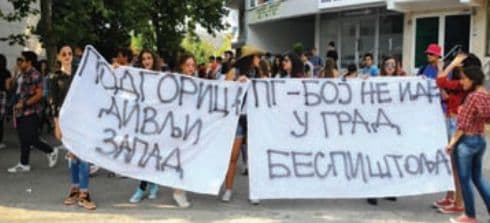 Gimnazijalci juče organizovali protestnu šetnju: Ne osjećaju se bezbjedno Gimnazijalci juče organizovali protestnu šetnju: Ne osjećaju se bezbjedno