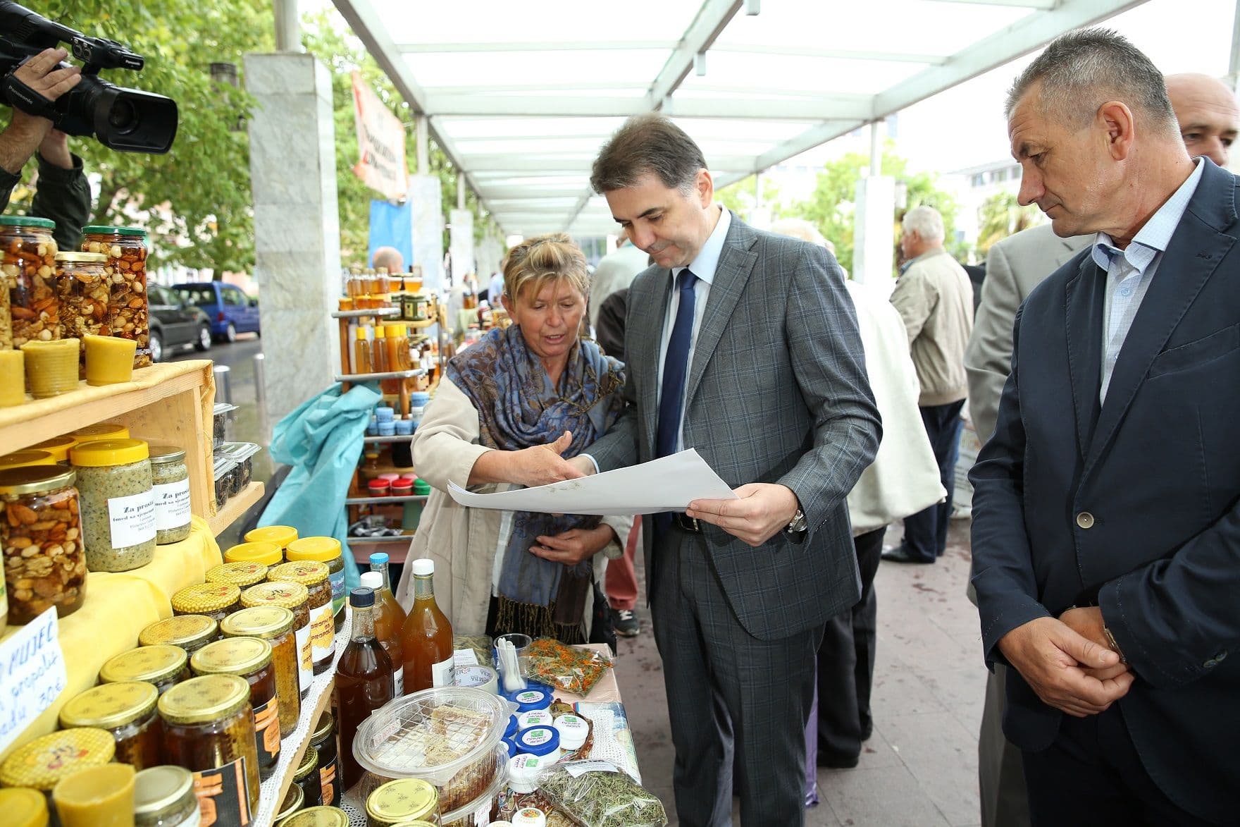 Pčelarstvo sve popularnije, radi se na brendiranju crnogorskog meda Pčelarstvo sve popularnije, radi se na brendiranju crnogorskog meda