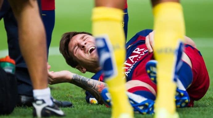 Mesi pozira i sa štakama Mesi pozira i sa štakama