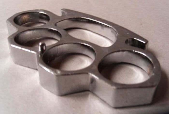 UP: Oduzeta metalna palica na izvlačenje i metalni boks UP: Oduzeta metalna palica na izvlačenje i metalni boks