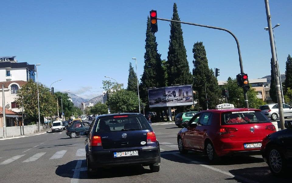 GUŽVA: Zakrčen saobraćaj u centru grada (FOTO) GUŽVA: Zakrčen saobraćaj u centru grada (FOTO)