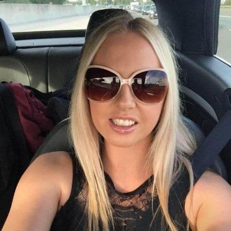 Spavala sa učenikom 50 puta, pa ga lagala da je trudna da je ne bi ostavio Spavala sa učenikom 50 puta, pa ga lagala da je trudna da je ne bi ostavio