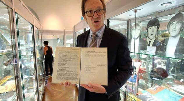 Prvi ugovor Bitlsa iz 1962. godine prodat za 365 hiljada funti Prvi ugovor Bitlsa iz 1962. godine prodat za 365 hiljada funti