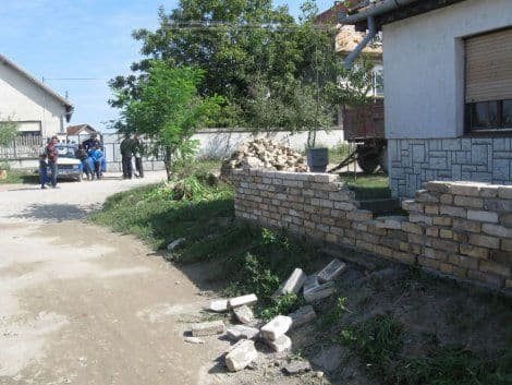 Muškarac bacio bombu na troje tinejdžera Muškarac bacio bombu na troje tinejdžera