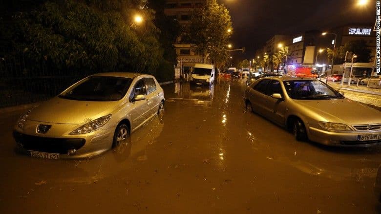 Francuska: Poginulo najmanje13 osoba u poplavama Francuska: Poginulo najmanje13 osoba u poplavama