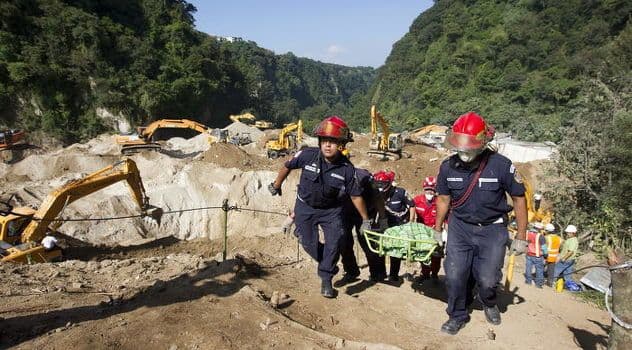 GVATEMALA:  Oko 300 nestalih, 87 mrtvih, u odronu zemljišta u Gvatemali    GVATEMALA:  Oko 300 nestalih, 87 mrtvih, u odronu zemljišta u Gvatemali